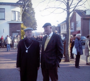 F23 Burgemeester Kamerling en Johan Norde 2004